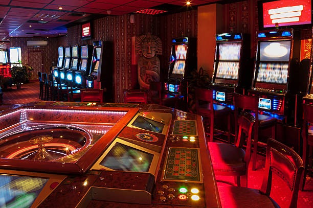 qoki app home screen showing slot tournaments and live-dealer tables