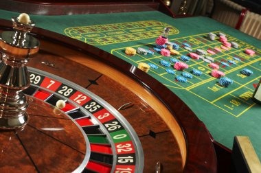 qoki Spadegaming baccarat and Dragon Tiger table interface showing live chat and bet controls